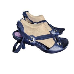 Taryn Rose blue leather strappy ankle wrap helled sandals 10.5